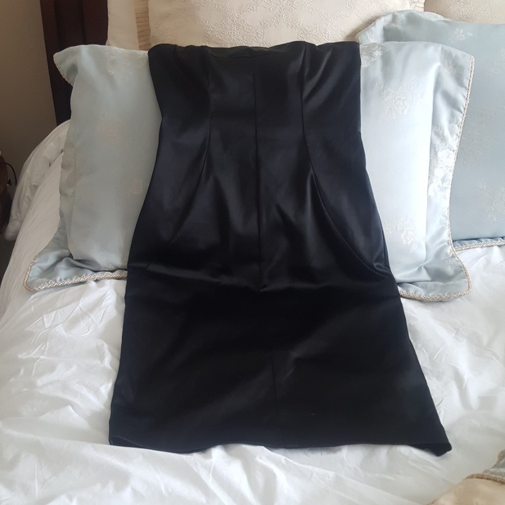 Black strapless body gown in good condition just u